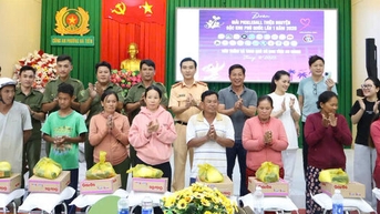 Lan tỏa ý thức an toàn giao thông và sẻ chia yêu thương đến học sinh phường Hà Tiên