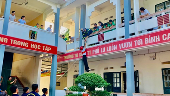 Hơn 600 học sinh tham gia thực tập phương án chữa cháy và cứu nạn, cứu hộ