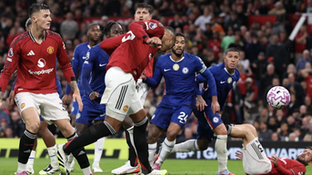 Rain និងសន្លឹកបៀនៅ Old Trafford Man United បានយកឈ្នះ Chelsea យ៉ាងខ្លាំង