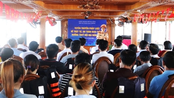 Đà Nẵng tuyên truyền an toàn giao thông đường thủy cho các tàu du lịch