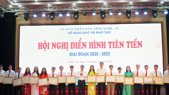 2020-2025년 기간 동안 Nghe An 교육 부문의 전형적인 선진 모델을 기리며