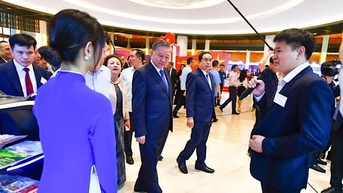 Vietravel Group - 녹색 관광 산업 대표, 국회의사당 전시회 참가