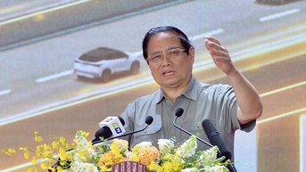 នាយករដ្ឋមន្ត្រីចូលរួមពិធីបើកការដ្ឋានសាងសង់ផ្លូវល្បឿនលឿនដ៏សំខាន់របស់តំបន់ដីសណ្ដទន្លេក្រហម