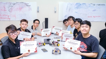 "Bà đỡ" cho người học ngành STEM