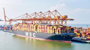 Cảng Lạch Huyện đón tàu container lớn nhất từ trước đến nay