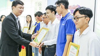 Trao chứng nhận cho 15 học viên hoàn thành chương trình “Học viện khởi nghiệp”
