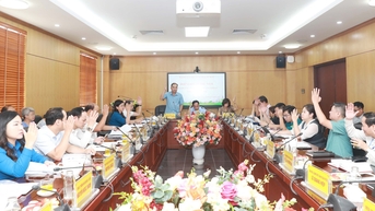 박마이 구는 올해의 목표와 업무를 완수하기 위한 솔루션을 단호하고 동시에 실행합니다.