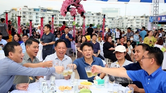 Khách du lịch tới Quảng Ninh sẽ được tặng bia và chả mực