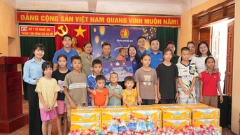 Tuổi trẻ Nghệ An mang Trung thu ấm áp đến với trẻ em mồ côi