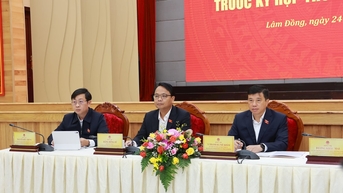 Bí thư Tỉnh ủy Lâm Đồng Y Thanh Hà Niê Kđăm tiếp xúc cử tri trước kỳ họp