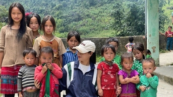 Cô giáo 23 tuổi bỏ phố lên bản, mang con chữ đến học trò vùng cao