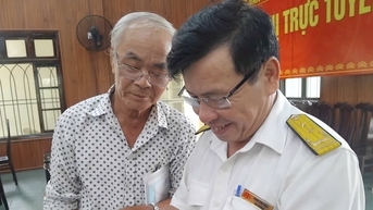 Thăng Điền tập huấn, cài đặt ứng dụng eTax Mobile