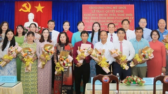 អានយ៉ាង៖ ដឹកនាំជាបន្ទាន់ដើម្បីដោះស្រាយភ្លាមៗ និងពេញលេញនូវរបប និងគោលនយោបាយ បន្ទាប់ពីការរៀបចំឡើងវិញនូវបរិធានរដ្ឋបាល