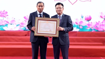 លើកកំពស់ស្មារតីត្រួសត្រាយផ្លូវនៃការបើកទូលាយ បង្កើតភាពរីកចម្រើន និងបង្កើតកន្លែងសម្រាប់ការអភិវឌ្ឍវប្បធម៌ កីឡា និងទេសចរណ៍