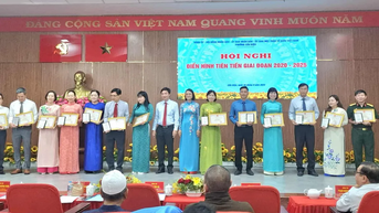 វួដ Cau Kieu សរសើរសមូហភាព និងបុគ្គលជឿនលឿនចំនួន 63