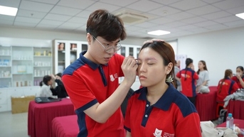 Đào tạo ngành chăm sóc sắc đẹp chuẩn Nhật Bản có gì lạ?