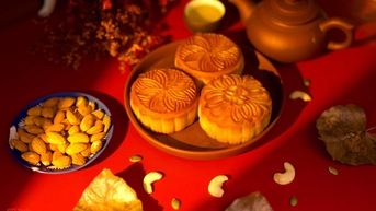 រាត្រីមួយព្រះច័ន្ទ ទឹកដីបី រសជាតិនំព្រះខែ រាប់ម៉ឺនរសជាតិ