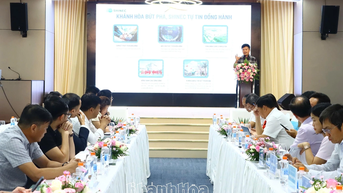 តំបន់សេដ្ឋកិច្ចខេត្ត Khanh Hoa និងក្រុមប្រឹក្សាគ្រប់គ្រងសួនឧស្សាហកម្ម សន្ទនាជាមួយអ្នកវិនិយោគហេដ្ឋារចនាសម្ព័ន្ធសួនឧស្សាហកម្ម
