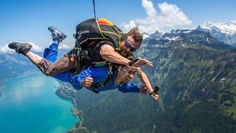 Trải nghiệm nhảy dù ở Interlaken Thụy Sĩ – Hành trình chinh phục bầu trời và thiên nhiên hùng vĩ