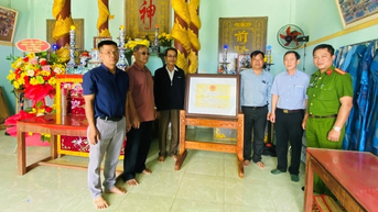 អ្នកនេសាទនៅជាប់សមុទ្រដើម្បីក្លាយជាអ្នកមាន ការពារអធិបតេយ្យភាពមាតុភូមិ