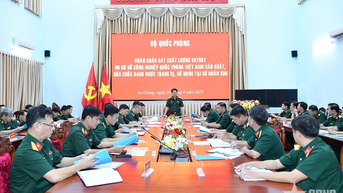 គណៈប្រតិភូអង្កេតនៃអគ្គនាយកដ្ឋានឧស្សាហកម្មការពារជាតិបានធ្វើការនៅកងពលលេខ៣៣០។