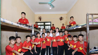 Tuyen Quang អនុវត្តគោលនយោបាយគាំទ្រដល់សិស្សានុសិស្សនៅតំបន់ជួបការលំបាក