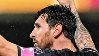 Messi បង្កើត​កំណត់ត្រា​មិន​គួរ​ឲ្យ​ជឿ​មួយ​ទៀត​ជាមួយ​នឹង​បាល់ទាត់​អាមេរិក Busquets ចូល​និវត្តន៍​ជា​ផ្លូវ​ការ