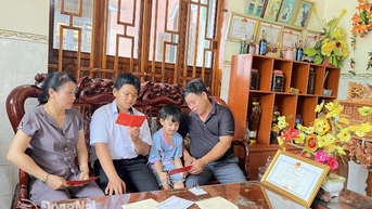 រីករាយដែលត្រូវបានផ្តល់ "ដំណក់ក្រហម" នៃសប្បុរសធម៌