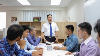 Nguyen Dinh Duc 교수: 베트남 재료 과학을 세계에 알린 인물