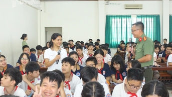 Đưa pháp luật vào học đường