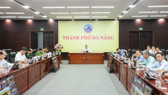 Phó Thủ tướng Trần Hồng Hà chủ trì họp khẩn ứng phó bão số 10 (Bualoi)