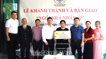 Bàn giao “Ngôi nhà nhân ái” tặng gia đình có hoàn cảnh khó khăn