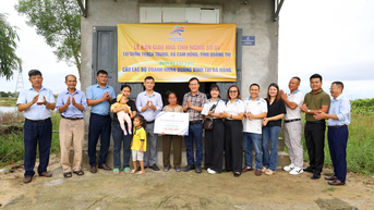 ប្រគល់ផ្ទះដឹងគុណចំនួន 2 នៅខេត្ត Quang Tri