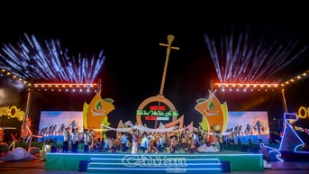 ពិនិត្យកម្មវិធីសិល្បៈនៃមហោស្រព "ភាពសម្បូរបែបនៃវប្បធម៌ធ្វើម្ហូប Ca Mau"