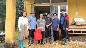 ឃុំគីមដុង ជម្លៀសប្រជាជនជាបន្ទាន់ពីតំបន់ដែលប្រឈមនឹងការបាក់ដី - កាសែត Cao Bang Electronic