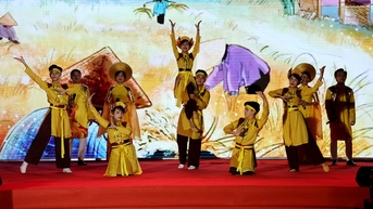 រៀបចំ​កម្មវិធី​ផ្លាស់ប្តូរ​យុវជន​ក្នុង​ចំណោម​ជនជាតិ​ចំនួន​បួន​គឺ គីញ ហូ ចាម និង​ខ្មែរ