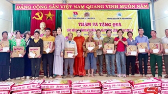 កម្មវិធីចុះសួរសុខទុក្ខ និងចែកអំណោយនៅឃុំមឿងឡាំ