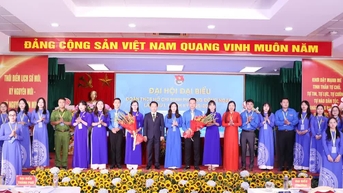 សមាជលើកទីមួយរបស់សម្ព័ន្ធយុវជនកុម្មុយនិស្តហូជីមិញនៃវួដ Dong Ngac បានទទួលជោគជ័យយ៉ាងត្រចះត្រចង់។