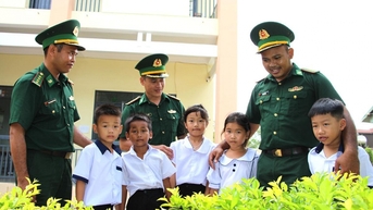 បំភ្លឺអនាគតសិស្សក្រីក្រនៅតំបន់ព្រំដែន