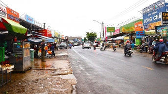 Lập lại trật tự hành lang an toàn giao thông dọc Quốc lộ 27