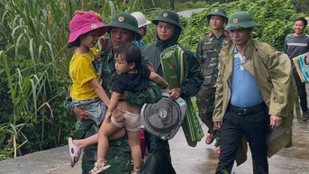 ខ្យល់ព្យុះលេខ ១០ បណ្តាលឱ្យមានខ្យល់បក់ខ្លាំងនៅតំបន់សមុទ្រ Quang Ngai - Quang Tri ប្រជាជនប្រញាប់ទៅទីជម្រក