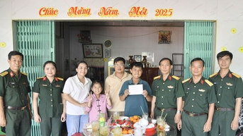 ចុះសួរសុខទុក្ខ និងផ្តល់អំណោយដល់កូនទាហានក្នុងកាលៈទេសៈលំបាក