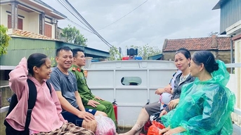 Ha Tinh បានជម្លៀសមនុស្សជិត 15.000 នាក់ទៅកាន់ទីទួលសុវត្ថិភាពមុនពេលព្យុះលេខ 10