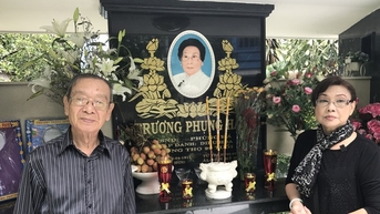 គ្រួសារសិល្បករប្រជាជន Dinh Bang Phi បានបរិច្ចាគឯកសារដ៏មានតម្លៃ