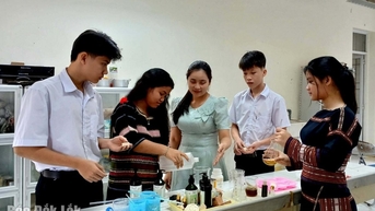ការដោះស្រាយការលំបាក ដើម្បីបង្កើតសន្ទុះថ្មីសម្រាប់ការអប់រំ - វគ្គចុងក្រោយ៖ ដំណោះស្រាយពីការផ្លាស់ប្តូរឌីជីថល ការកសាងសាលារៀនដែលមានសុភមង្គល