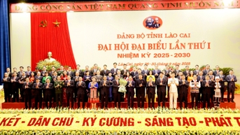 ការកសាងខេត្ត Lao Cai ទៅជាបង្គោលកំណើន មជ្ឈមណ្ឌលតភ្ជាប់ពាណិជ្ជកម្មសេដ្ឋកិច្ចអន្តរជាតិ អភិវឌ្ឍន៍ក្នុងទិសដៅបៃតង ភាពសុខដុមរមនា តែមួយគត់ និងរីករាយ។