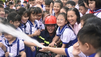 សិស្សជាង 1,000 នាក់ធ្លាប់ជាអ្នកពន្លត់អគ្គីភ័យ