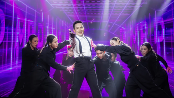Dinh Tien Dat សម្តែង​បទ​ចម្រៀង​ថ្មី​ក្នុង​កម្មវិធី​ជួប​អ្នក​គាំទ្រ