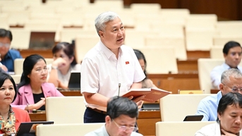 국회의원들은 고등학교 졸업시험을 유지해야 하는 이유에 대한 설명을 요구했습니다.