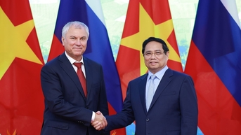 នាយករដ្ឋមន្ត្រី Pham Minh Chinh ទទួលជួបប្រធានសភា Duma រដ្ឋរុស្ស៊ី